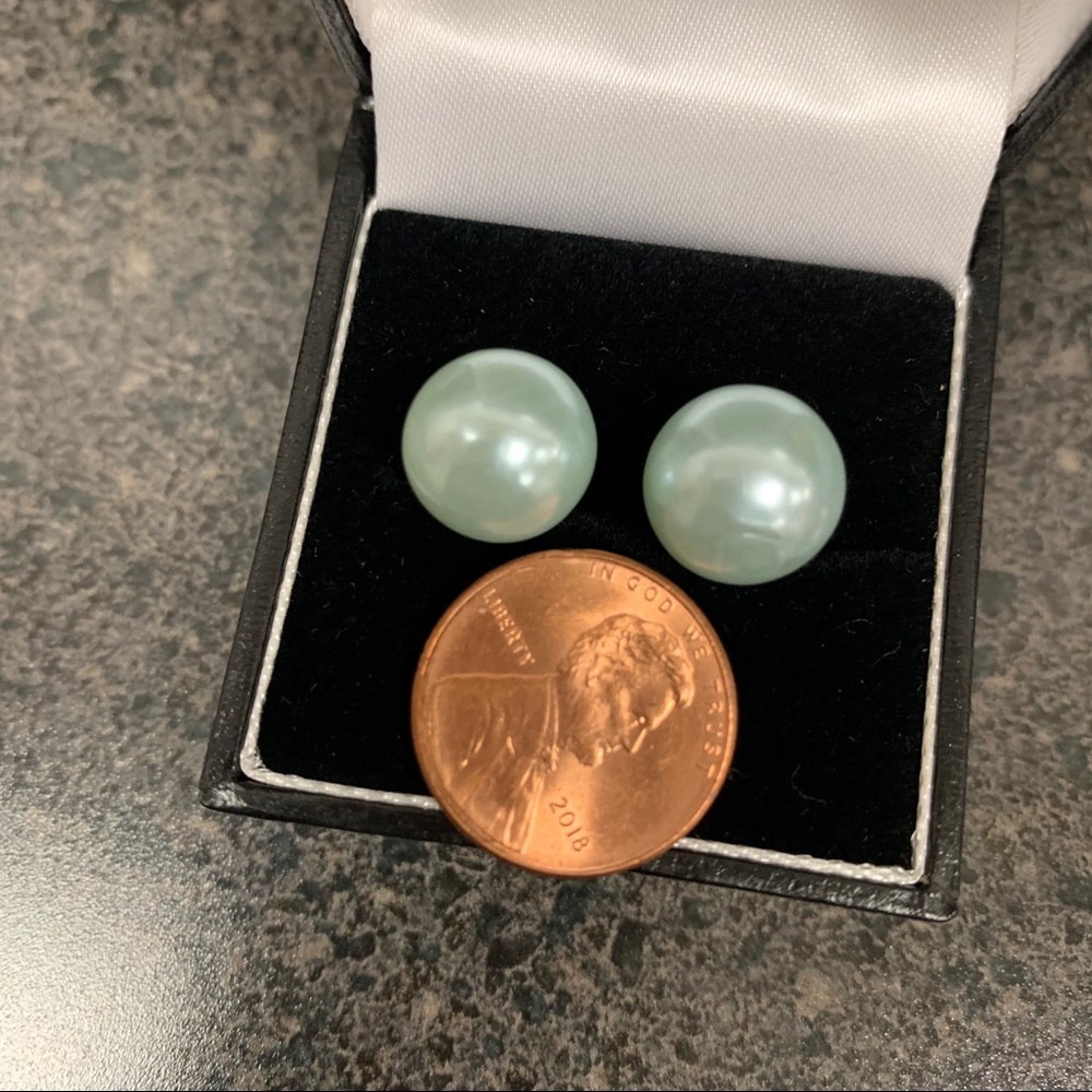 Large Pearl Earrings Blue - Picture 2 of 3